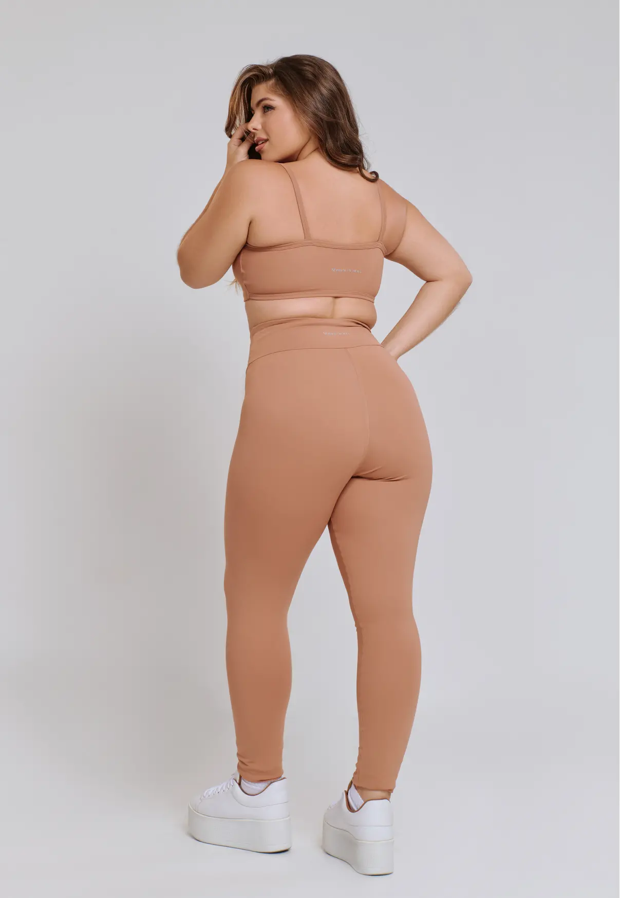 TOP EMBUTIDO DECOTE CANOA MINIMAL MACHIATO
