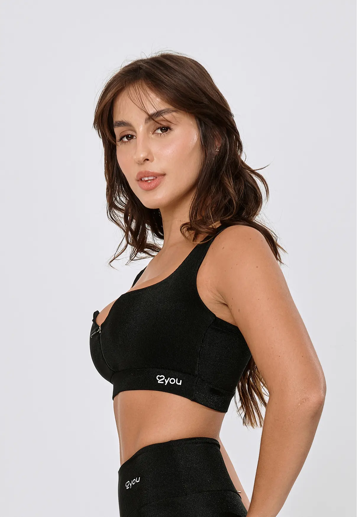 TOP COM ZIPER E DECOTE - PRETO