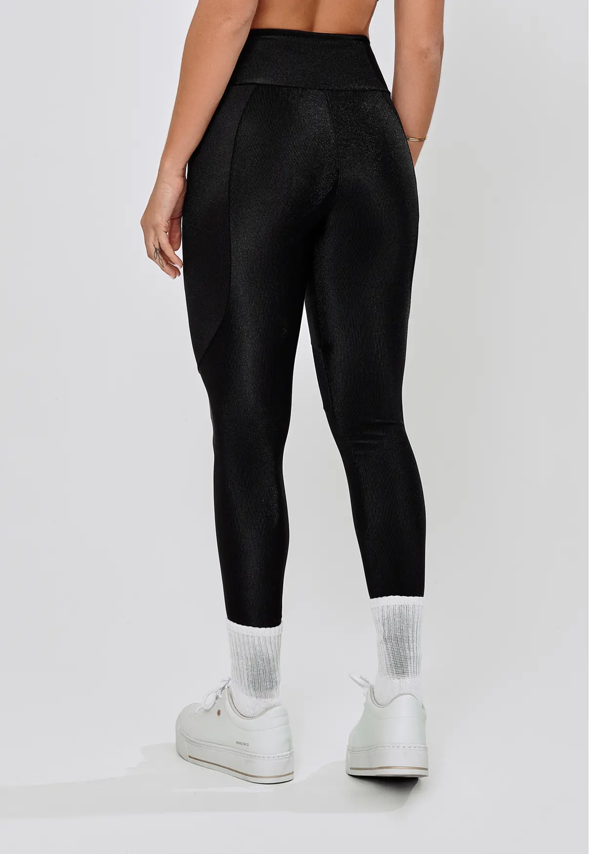 LEGGING RECORTE LATERAL - PRETO