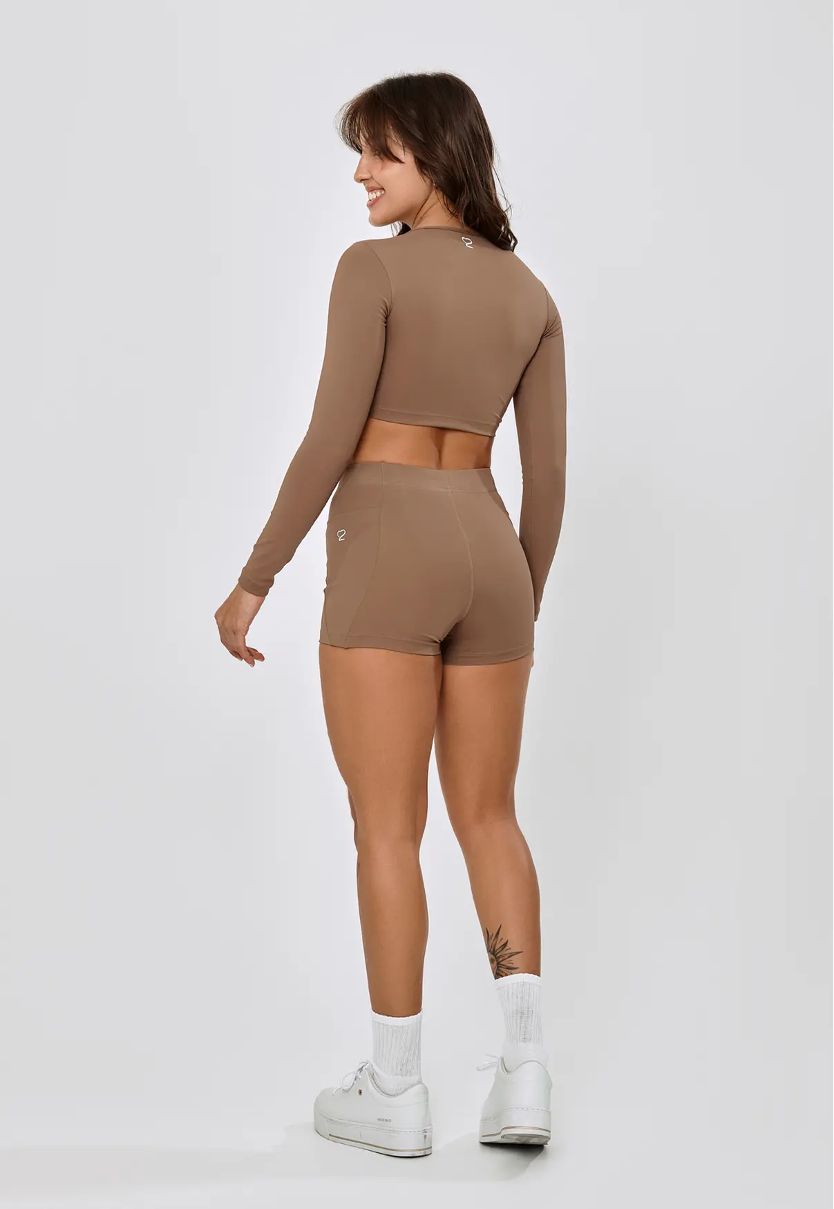 SHORT CROSSFIT COM BOLSOS LATERAIS UV+50 - NUTS