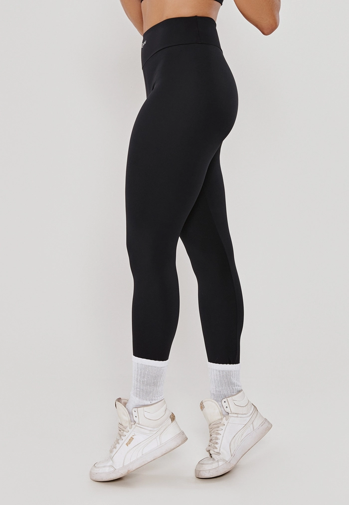 LEGGING BÁSICA SILK MEIO PRETO- POLIAMIDA FIO DUPLO