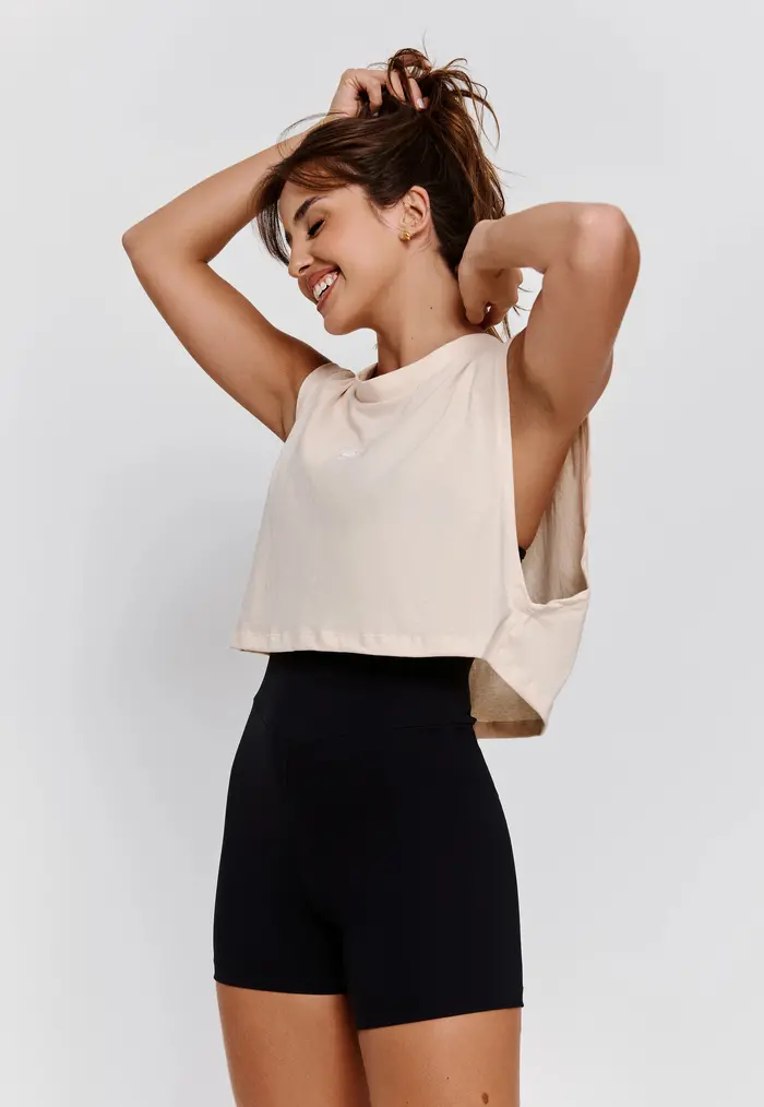 REGATA LARGUINHA CAVADA COM GOLA NUDE- 100% ALGODÃO