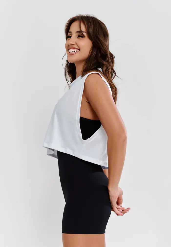 REGATA LARGUINHA CAVADA COM GOLA BRANCO- 100% ALGODÃO