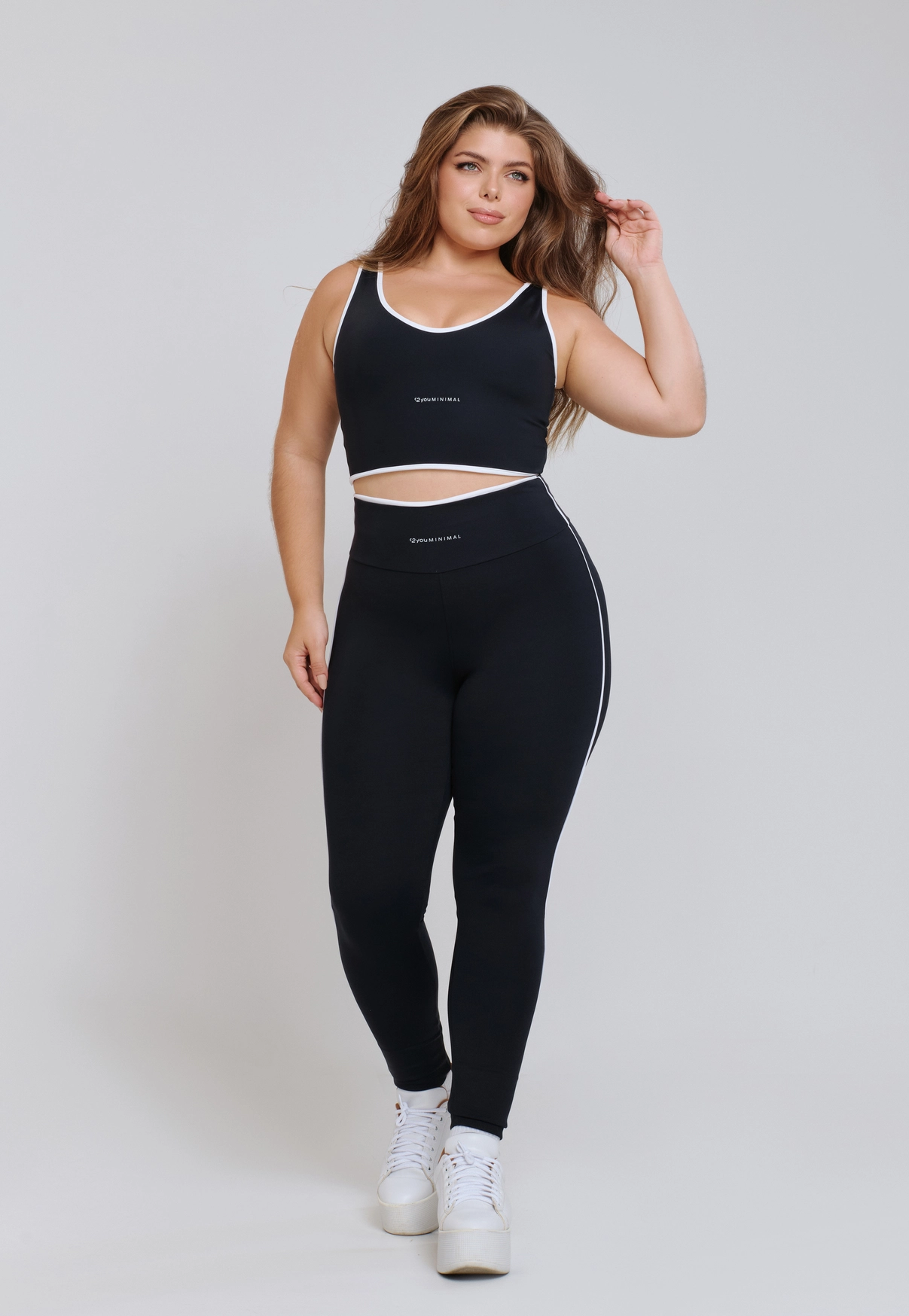 LEGGING BÁSICA COM VIVO NAS LATERAIS BORDA E CÓS POLIAMIDA PRETO